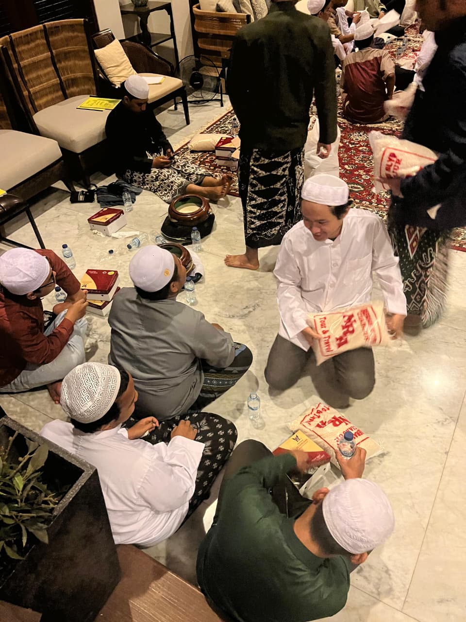 Berkah Burdah, Indahnya Berbagi dengan Santunan